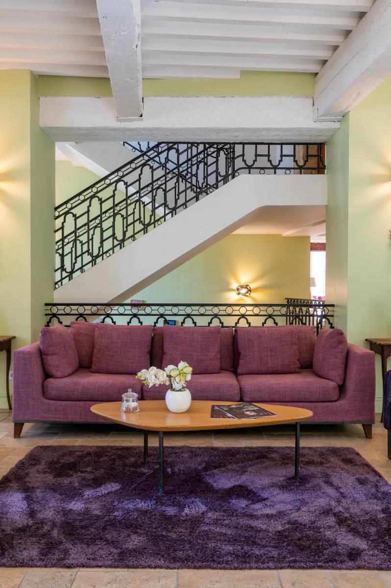 Coin salon dans l'établissement Moulin de Vernègues Hôtel & Spa