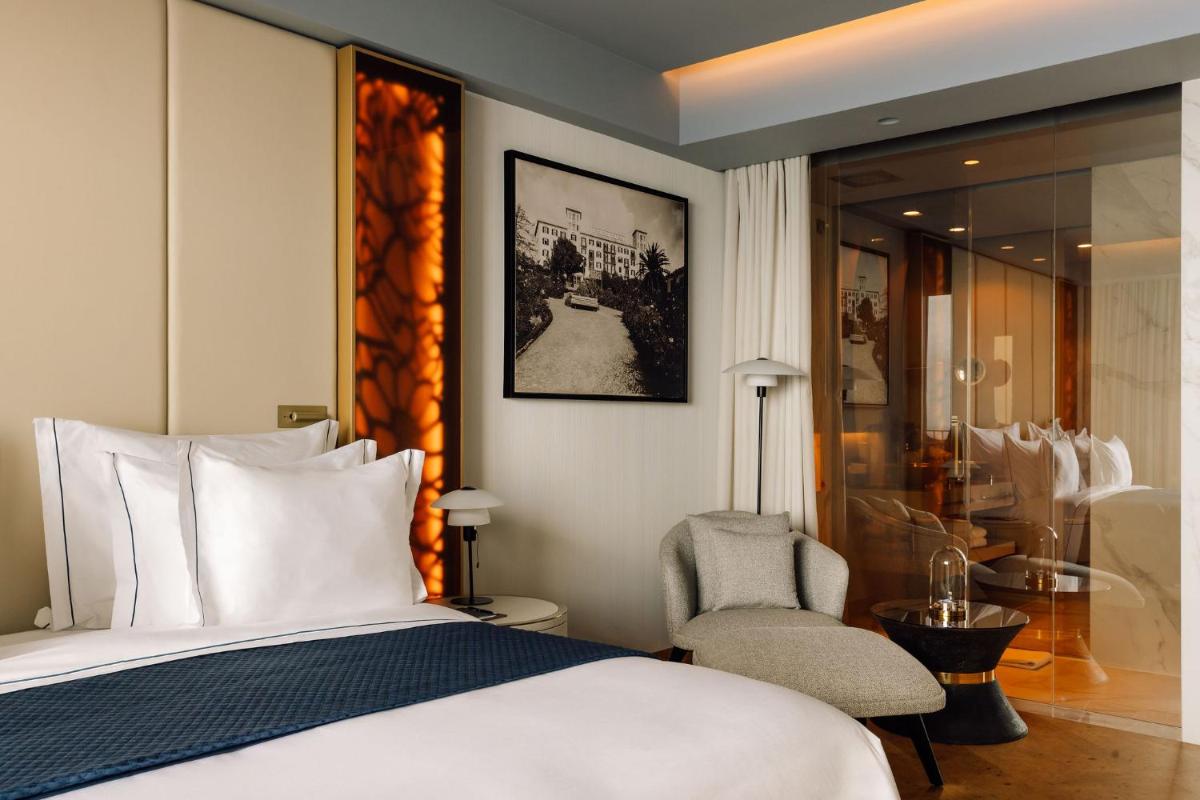 Uma cama ou camas num quarto em The Reserve - within Savoy Palace - The Leading Hotels of the World