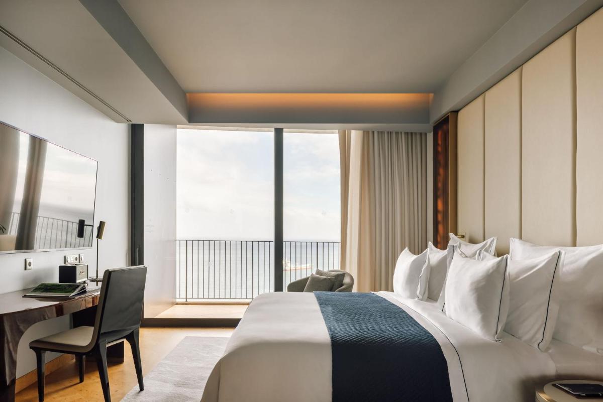 Uma cama ou camas num quarto em The Reserve - within Savoy Palace - The Leading Hotels of the World