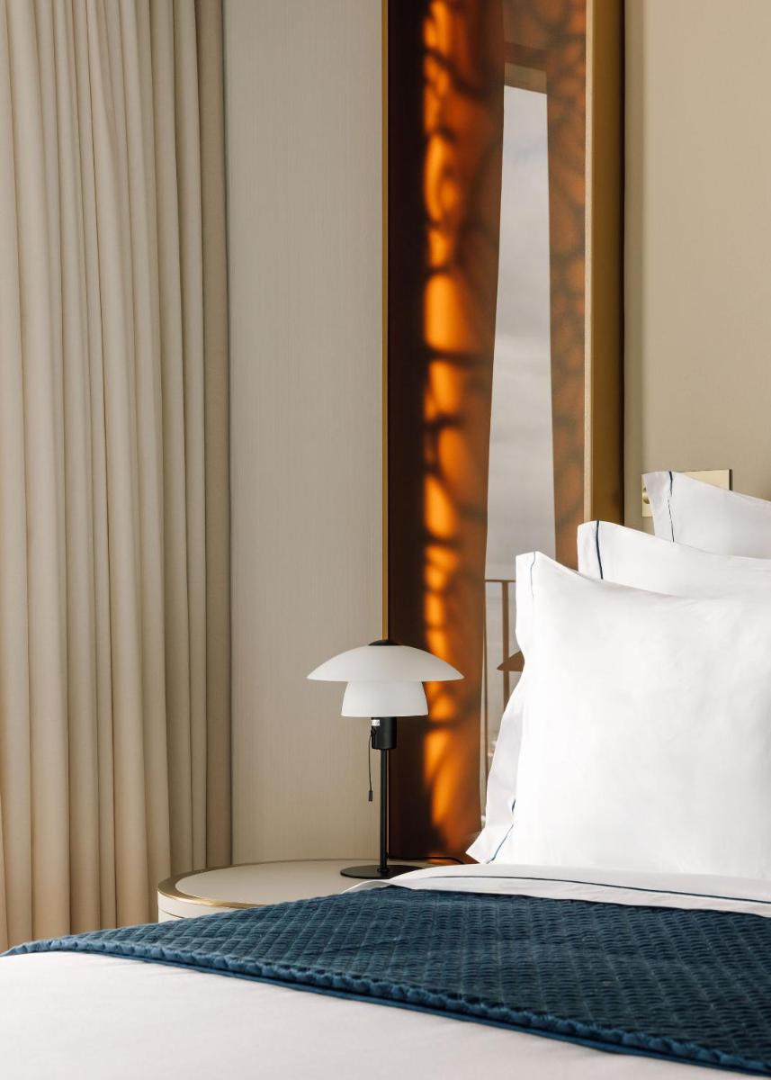 Uma cama ou camas num quarto em The Reserve - within Savoy Palace - The Leading Hotels of the World