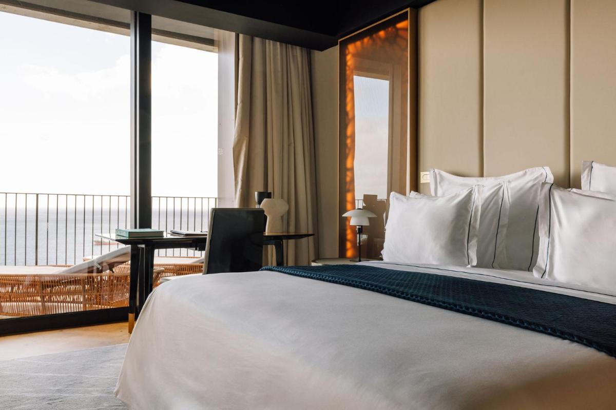 Uma cama ou camas num quarto em The Reserve - within Savoy Palace - The Leading Hotels of the World
