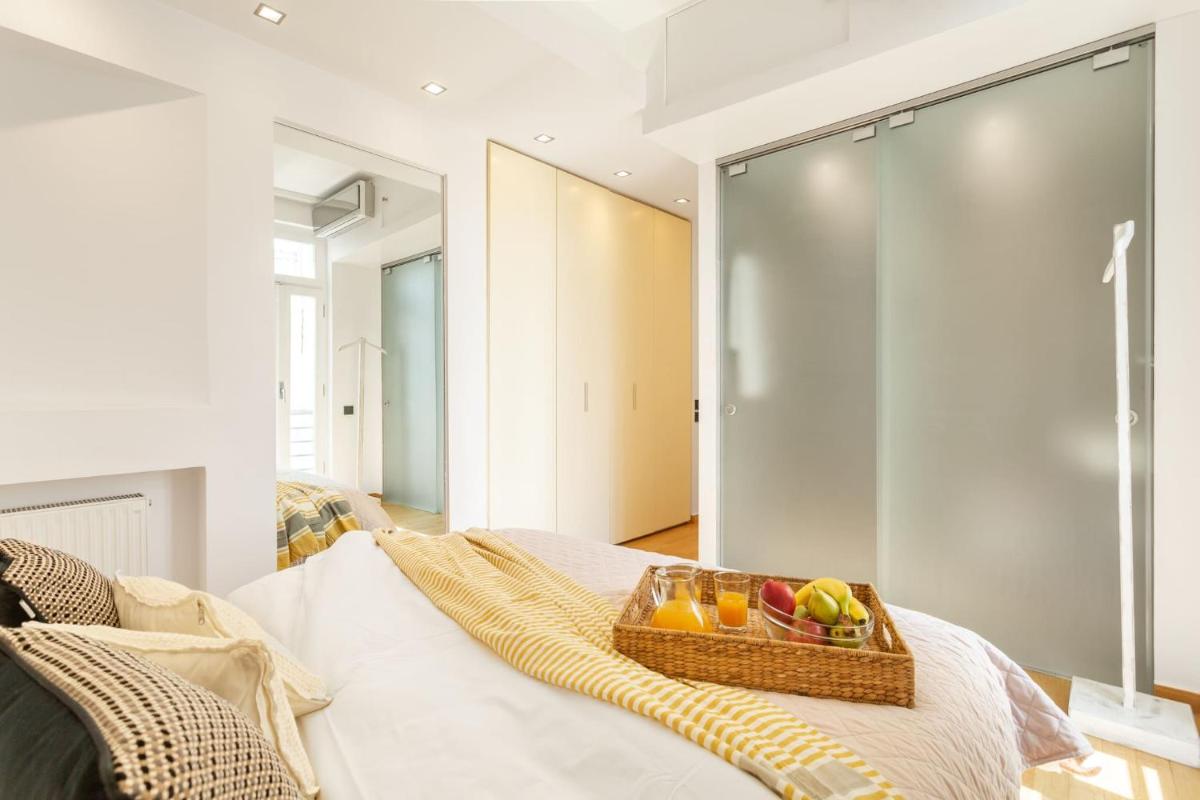 OPEN SKIES- PENTHOUSE IN PLAKA- ACROPOLIS VIEW! - Housity