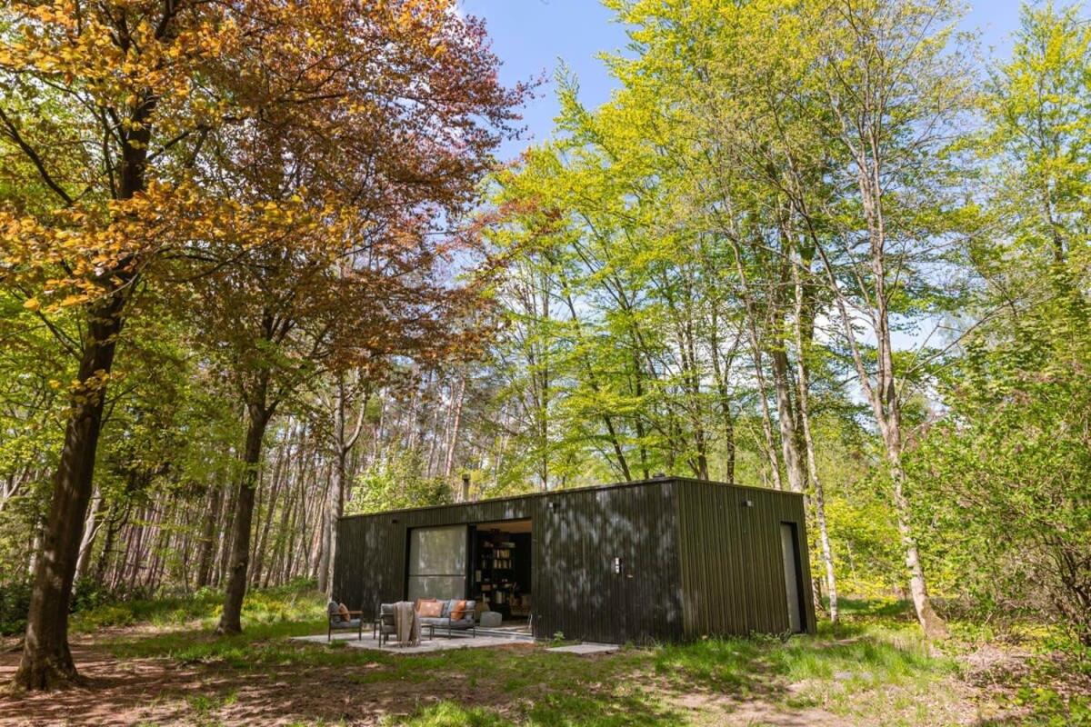 Huswell - Cozy Forest Cabinet with Private Hot Tub - Housity