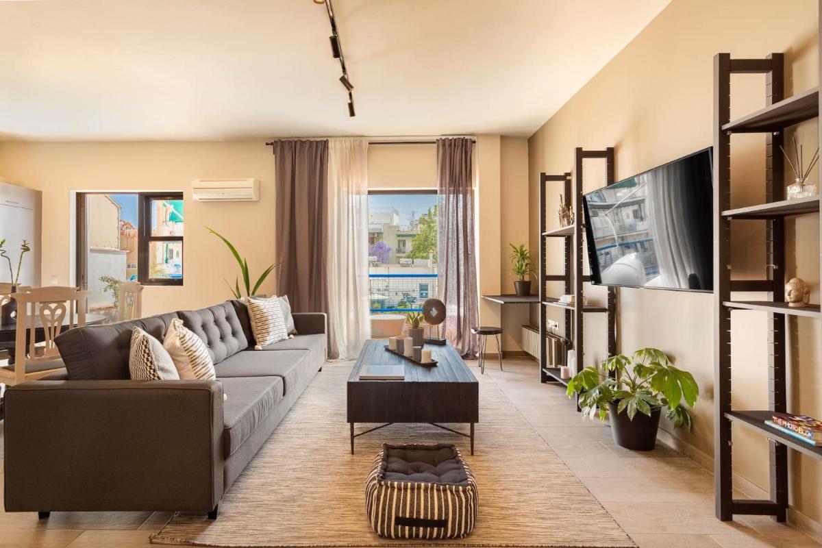 Acropolis View 2-Bedroom Apt, Minimal-Safari Vibe, Big Balcony! - Housity