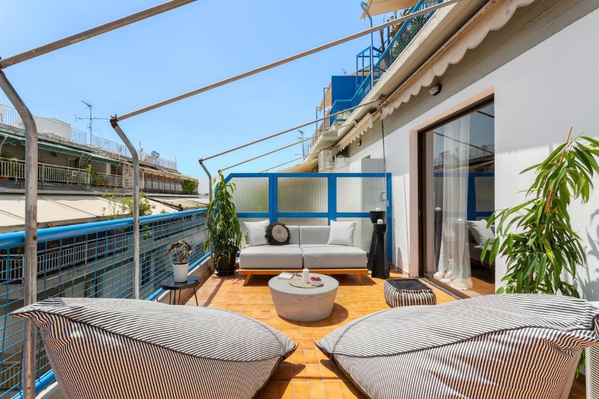 Acropolis View 2-Bedroom Apt, Minimal-Safari Vibe, Big Balcony! - Housity