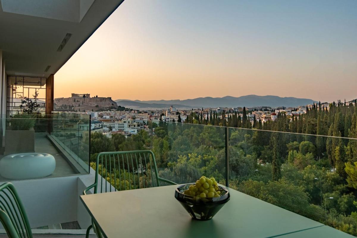Kalypso, Urban Apartment with Unique Views of The Acropolis! - Housity