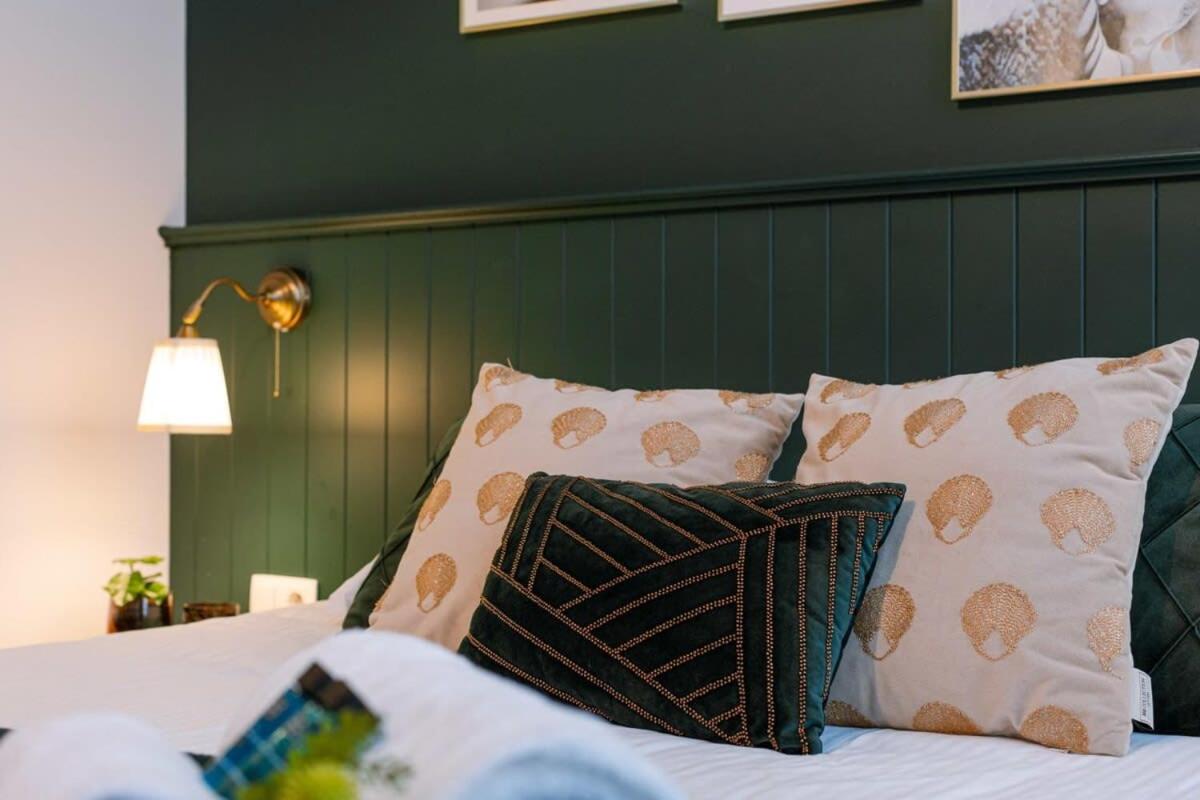 Modern art deco style studio in the heart of Bruges! - Housity