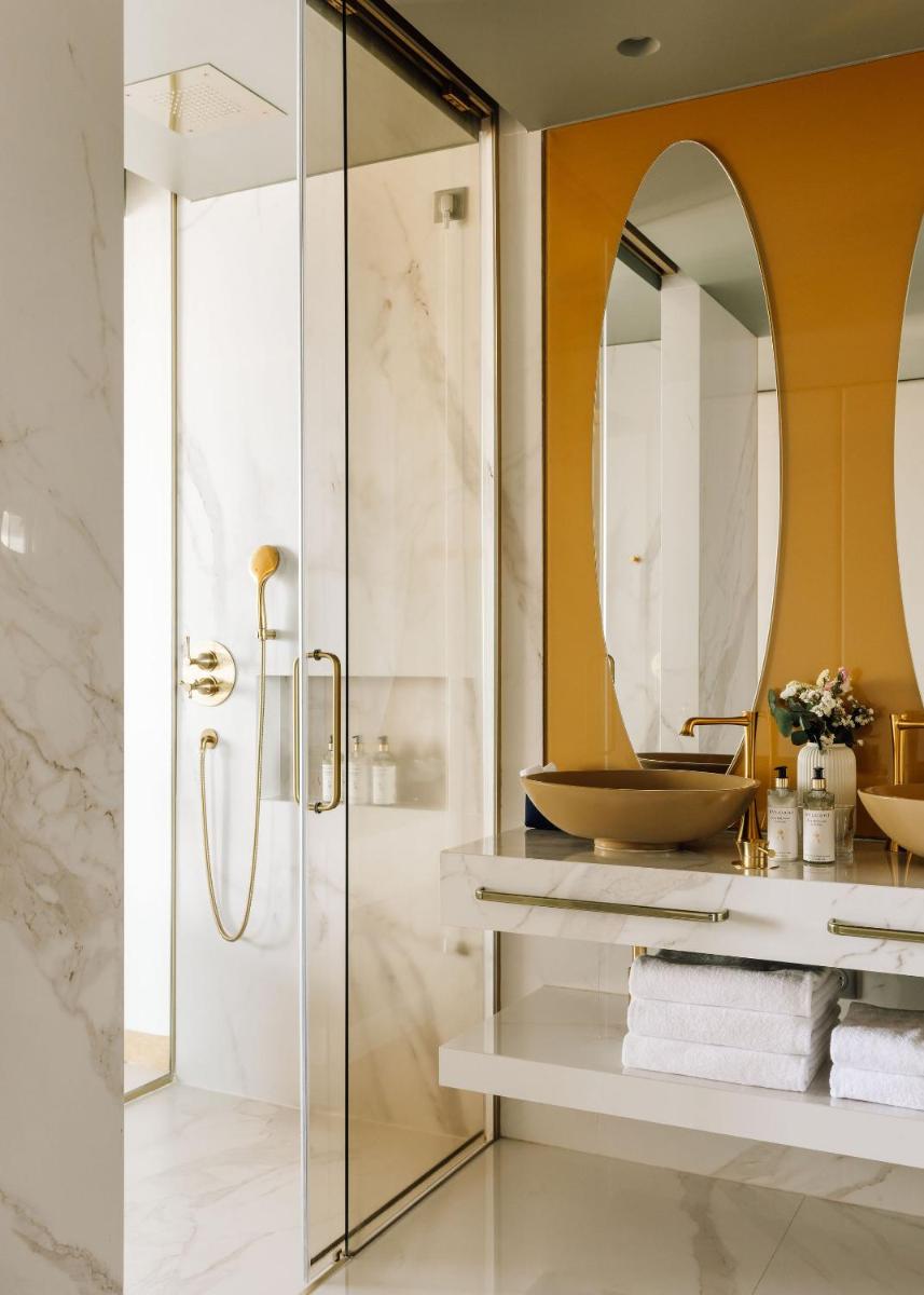 Uma casa de banho em The Reserve - within Savoy Palace - The Leading Hotels of the World
