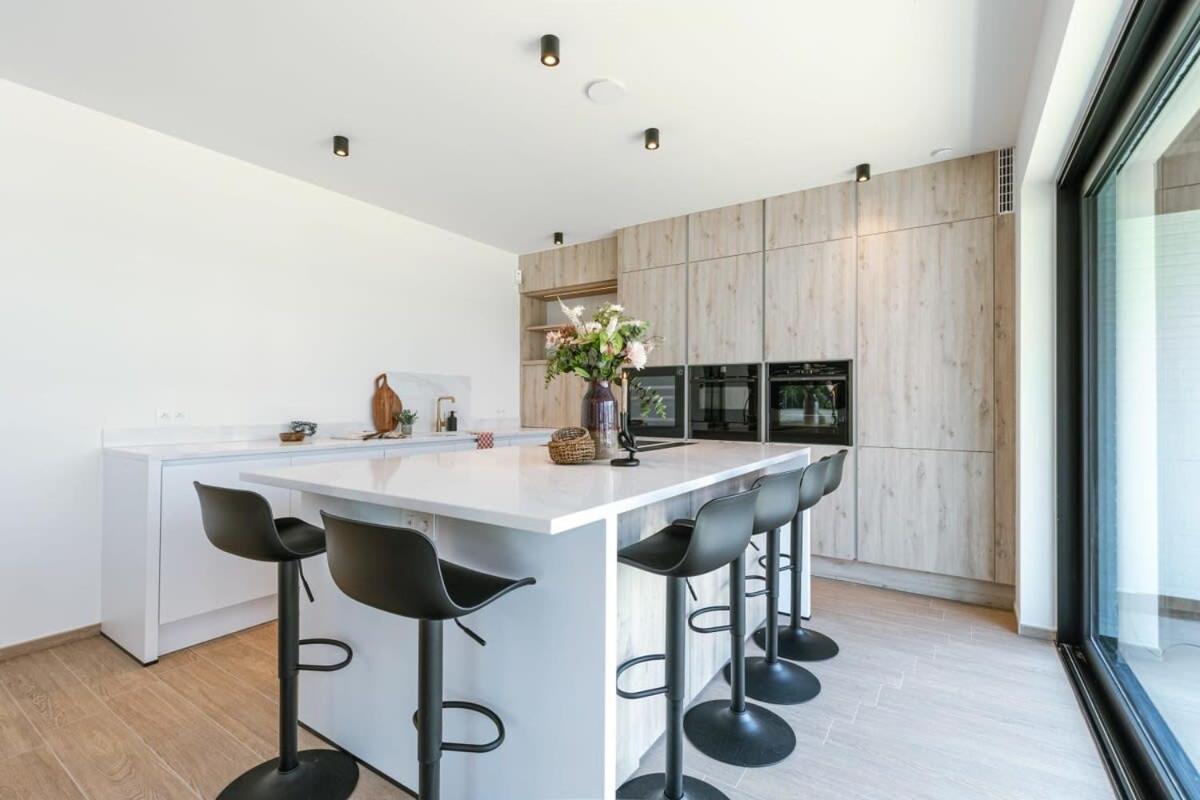 Huswell - Luxurious house with indoor elevator in Knokke - Housity