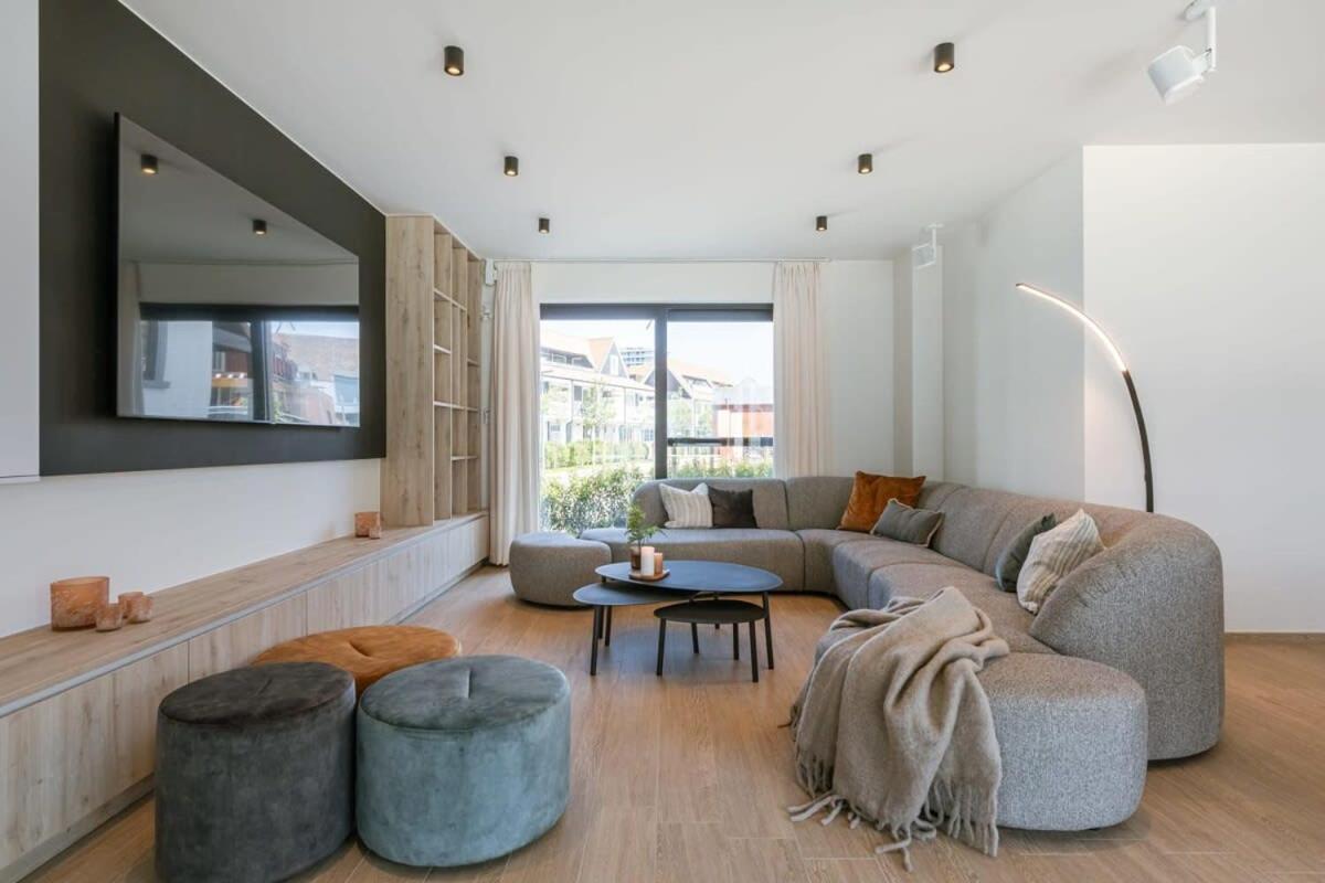 Huswell - Luxurious house with indoor elevator in Knokke - Housity