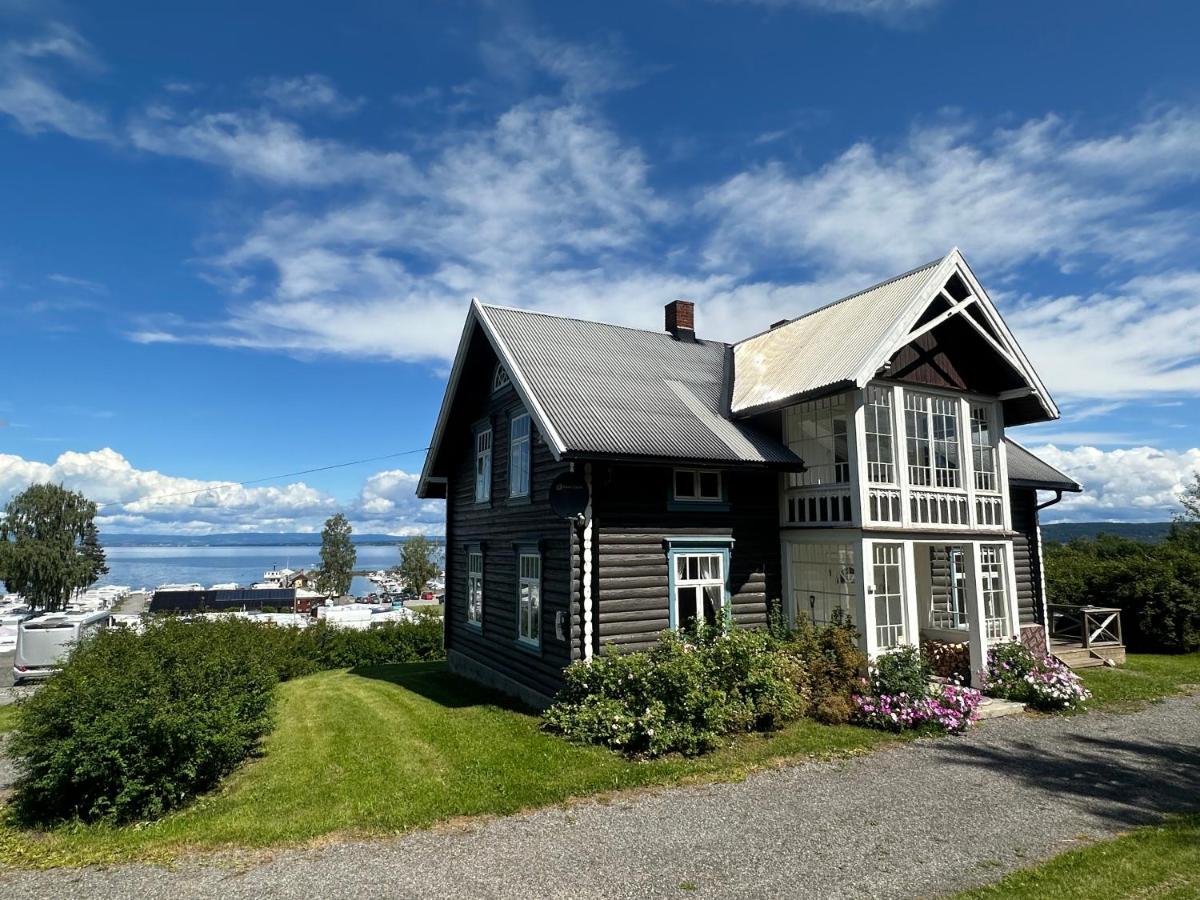 Idylliske Evjua ved Mjøsa - Housity