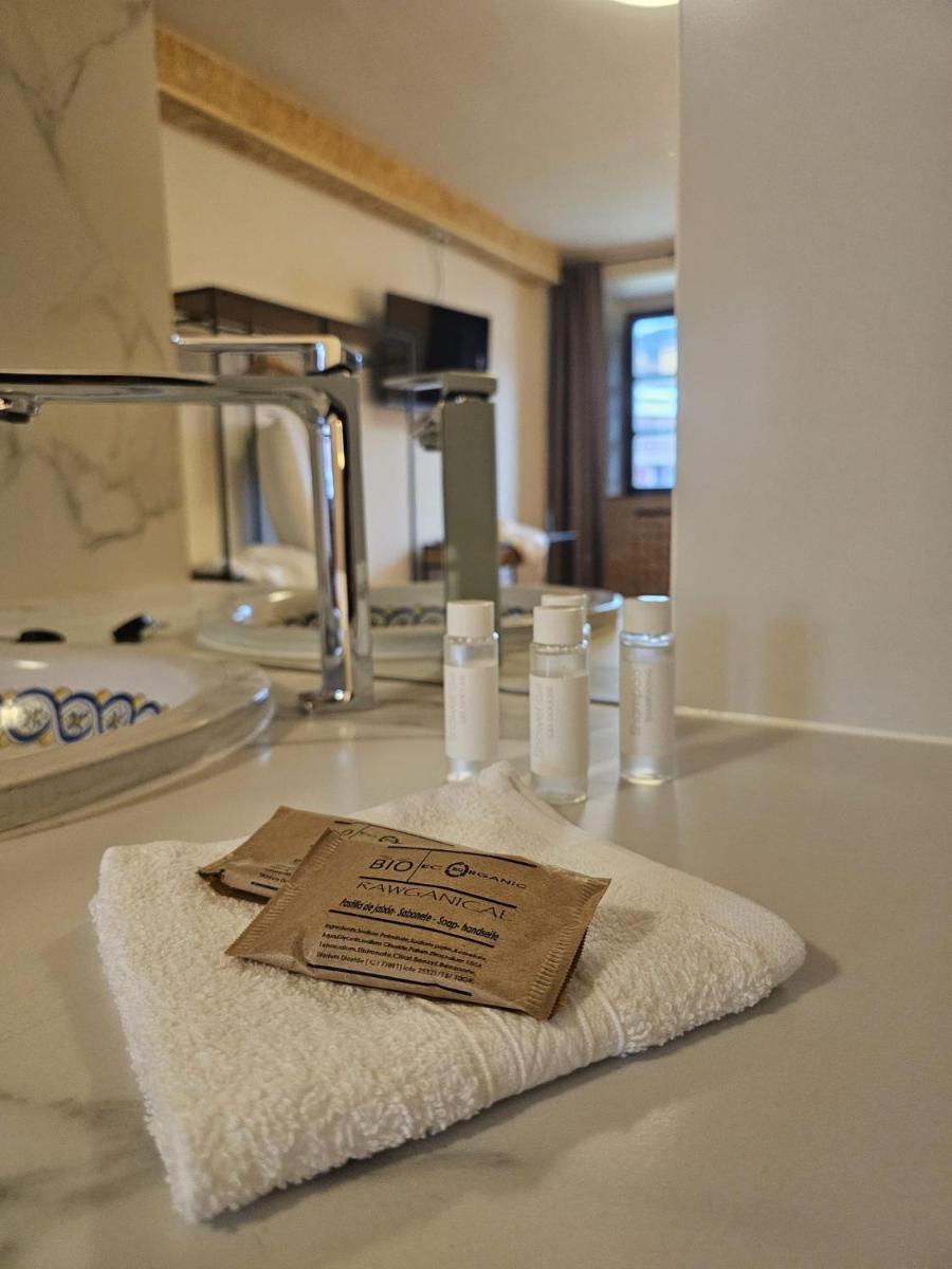 Hotel y Albergue Real Fabrica de Ezcaray - Housity