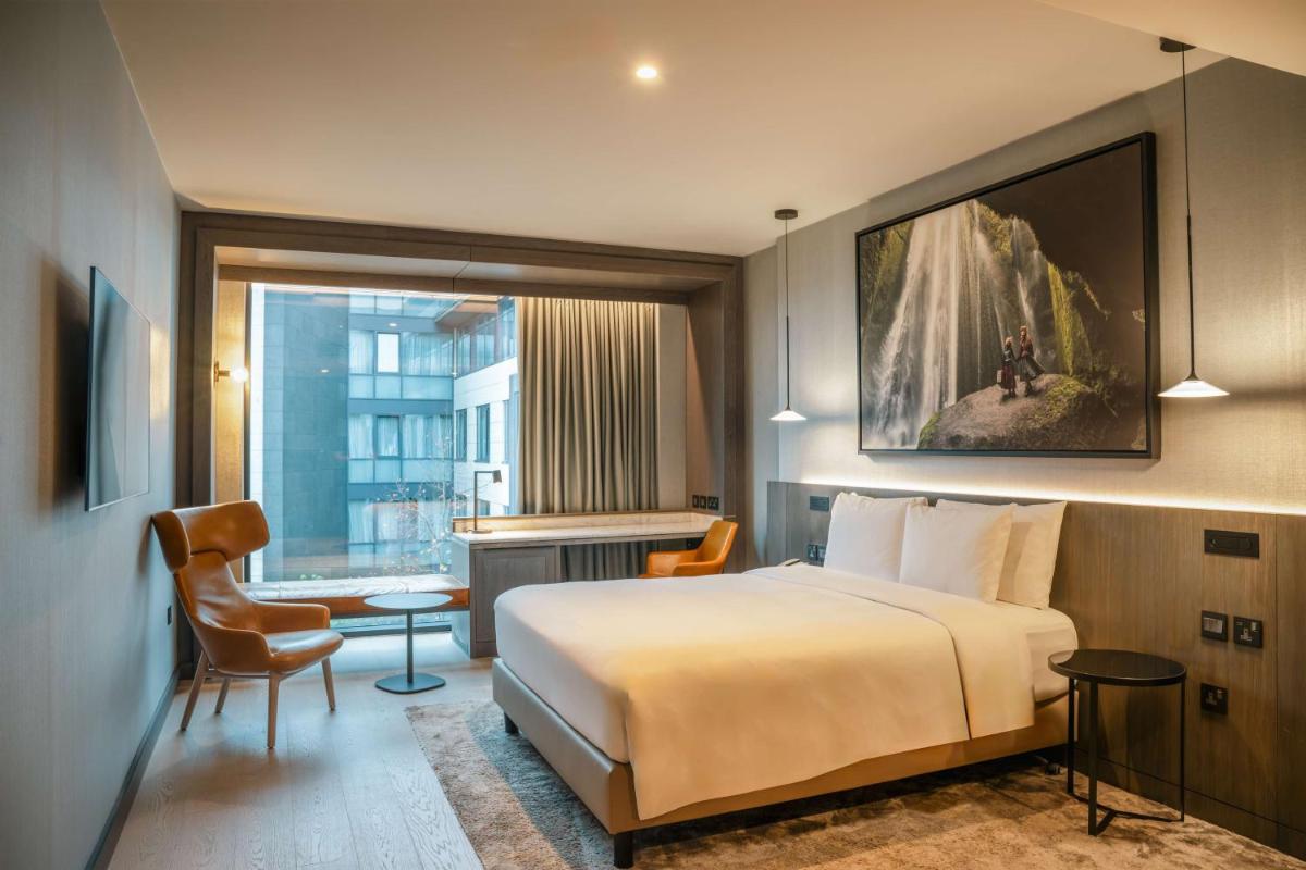 Radisson Blu Royal Hotel Dublin - Housity