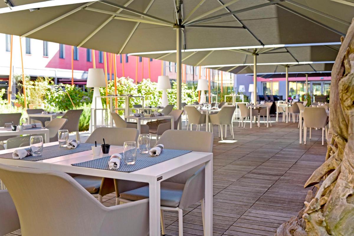 Restaurant ou autre lieu de restauration dans l'établissement Radisson Blu Hotel Toulouse Airport