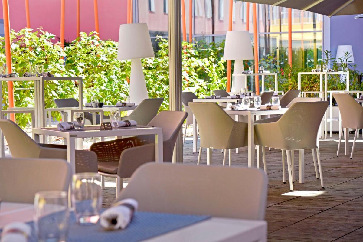 Restaurant ou autre lieu de restauration dans l'établissement Radisson Blu Hotel Toulouse Airport