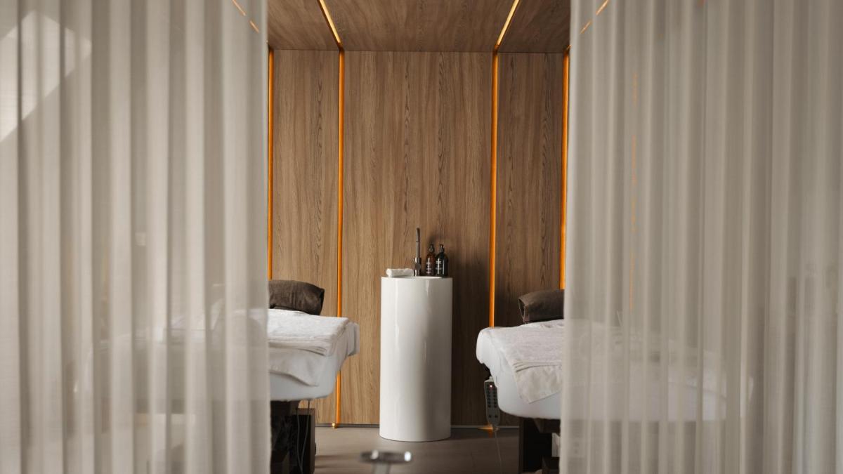 Un ou plusieurs lits dans un hébergement de l'établissement Hôtel Lancaster Paris Champs-Elysées