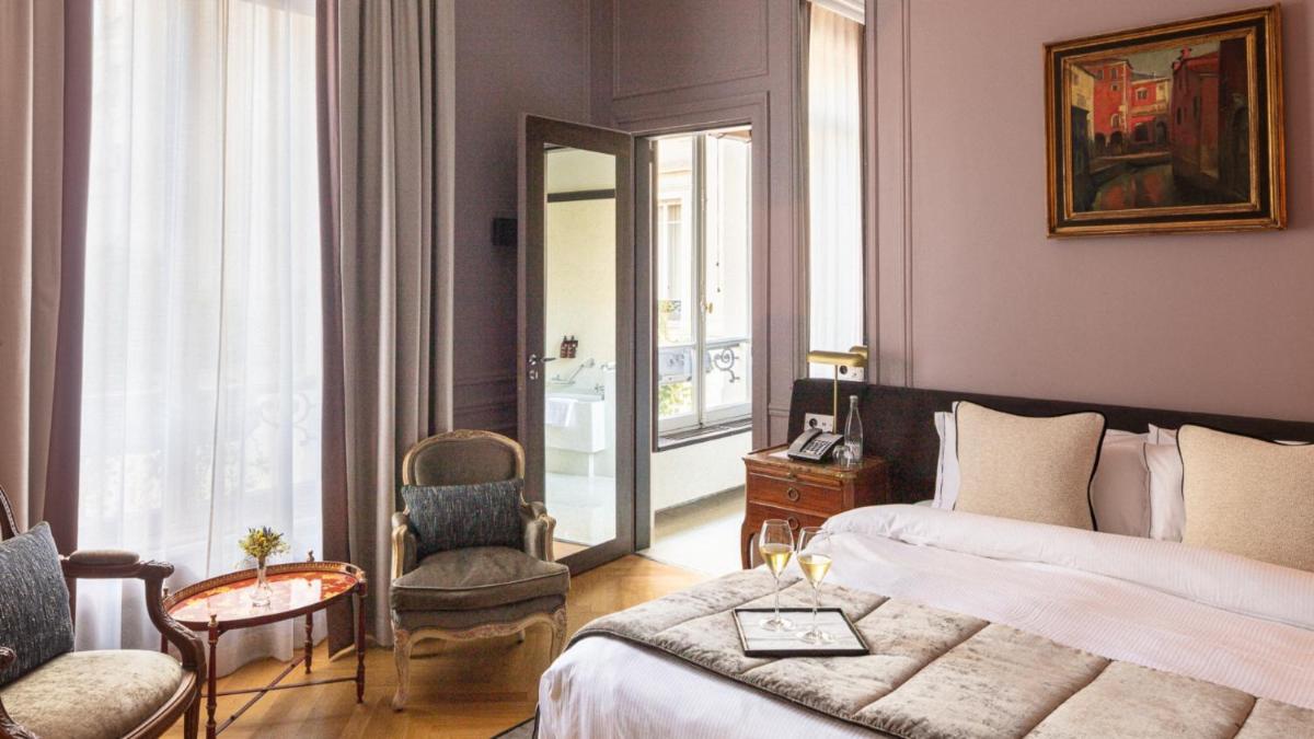 Un ou plusieurs lits dans un hébergement de l'établissement Hôtel Lancaster Paris Champs-Elysées
