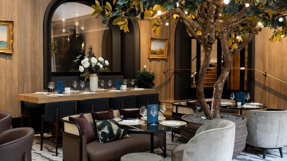 Coin salon dans l'établissement Hôtel Lancaster Paris Champs-Elysées