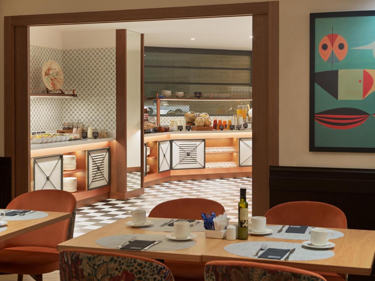 Un restaurante o sitio para comer en H10 Casanova