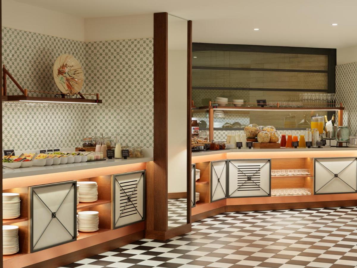 Una cocina o zona de cocina en H10 Casanova