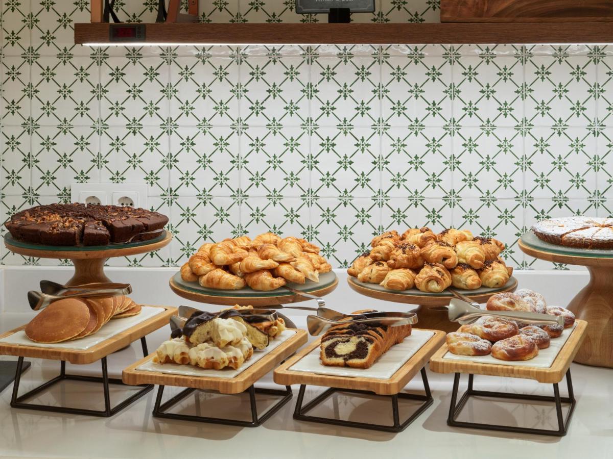 Comida en o cerca de este hotel