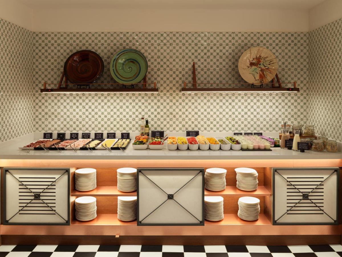 Una cocina o zona de cocina en H10 Casanova
