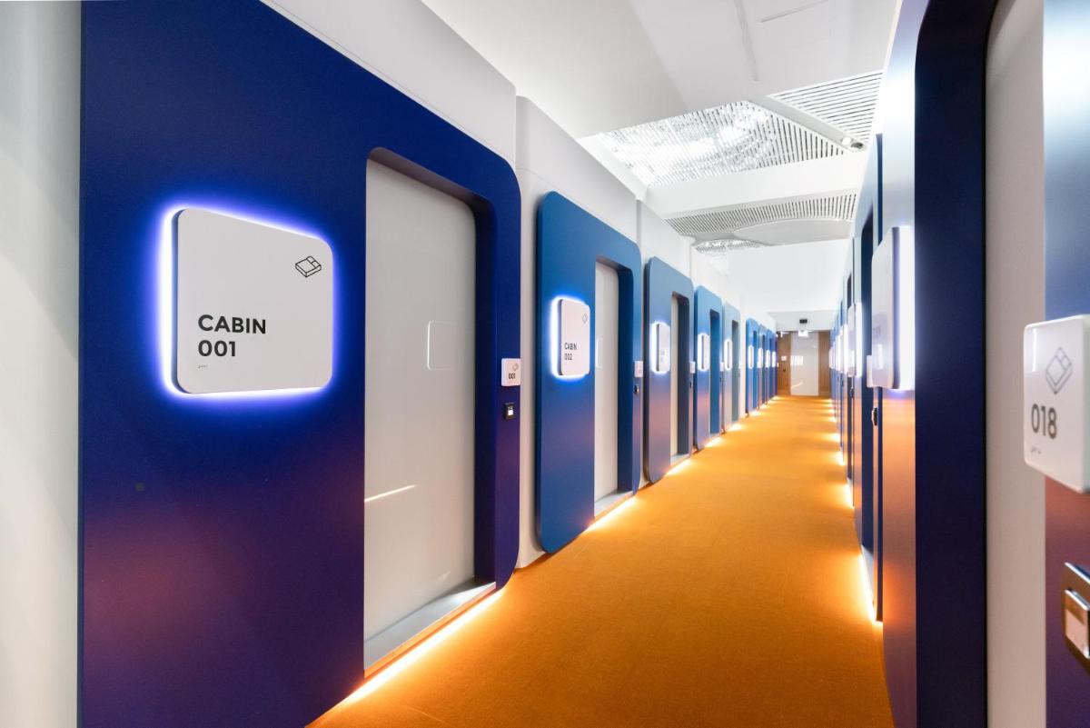 YOTELAIR Istanbul Airport, Duty free - International Transit area - Housity