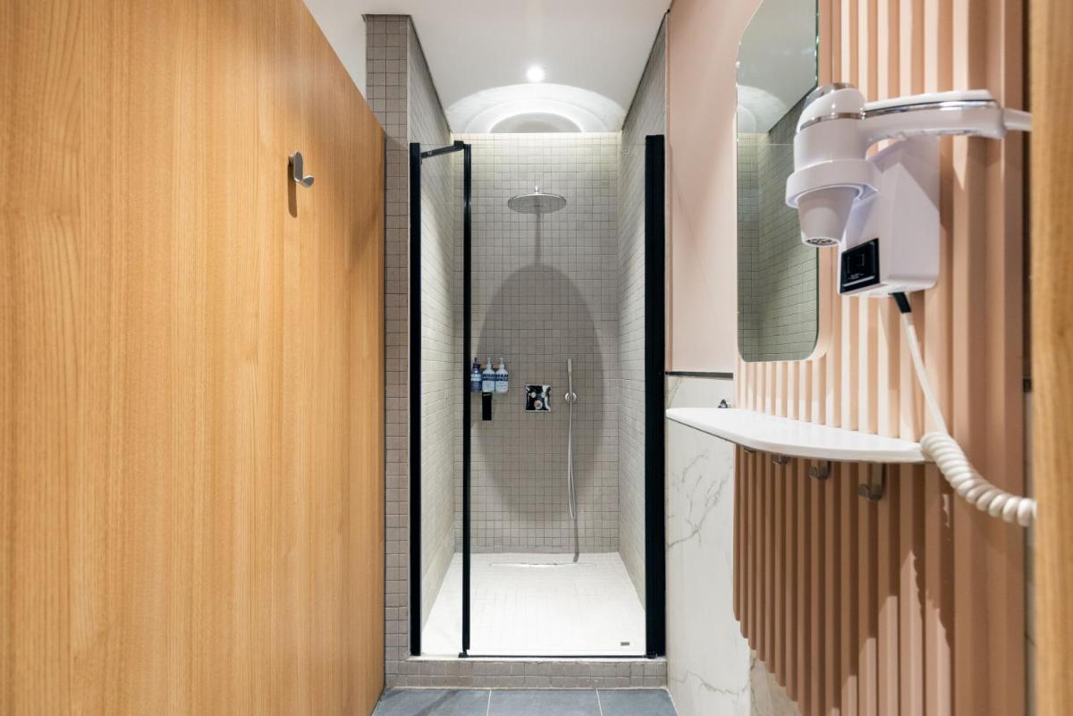 YOTELAIR Istanbul Airport, Duty free - International Transit area - Housity