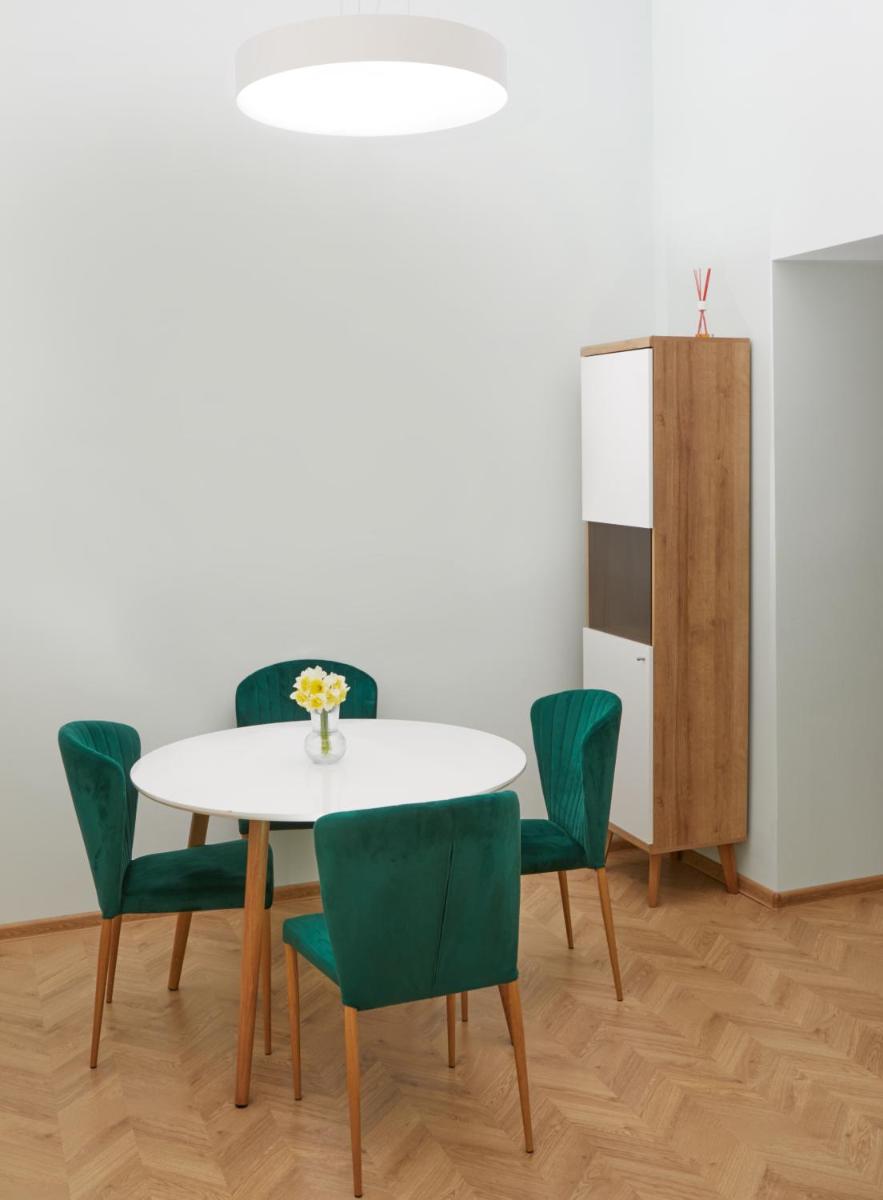 Modern Flat by Lukiskiu square - Housity