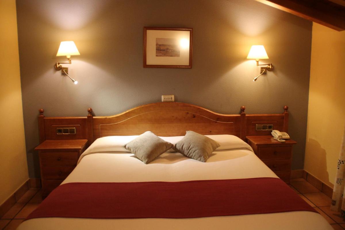 Cama o camas de una habitación en Hotel & SPA Peña Montañesa