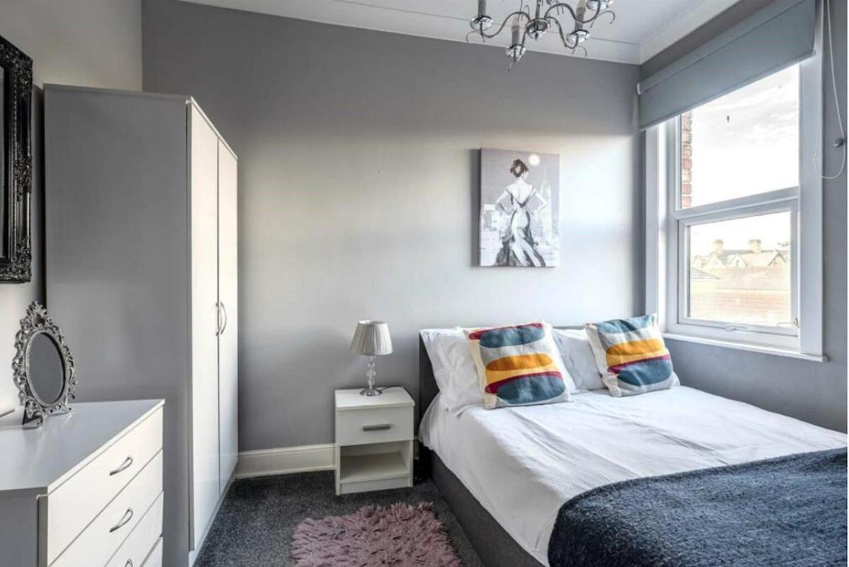 Entire 2-bedroom house with garden - Housity