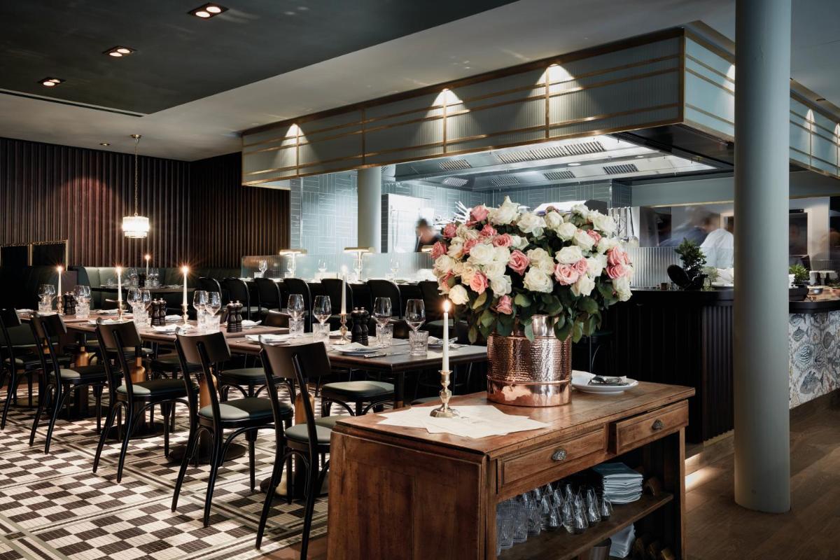 Ein Restaurant oder anderes Speiselokal in der Unterkunft TORTUE Hamburg Ein Restaurant oder anderes Speiselokal in der Unterkunft TORTUE Hamburg