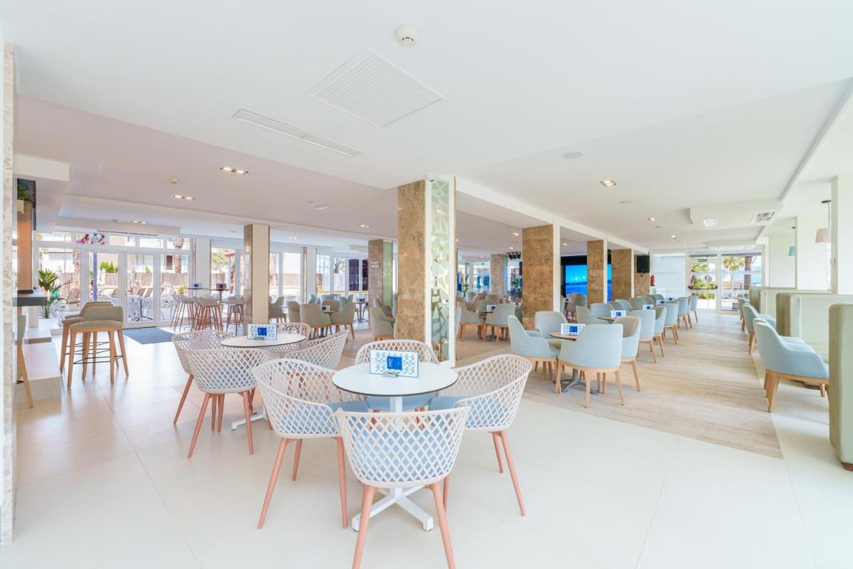 Un restaurante o sitio para comer en Ferrer Janeiro Hotel & Spa