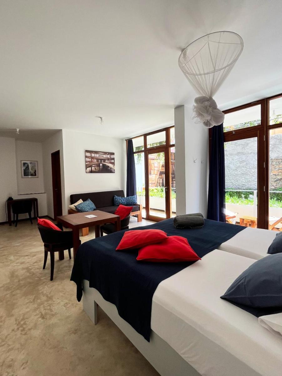 Casa de Poço Guest House and Gallery - Housity
