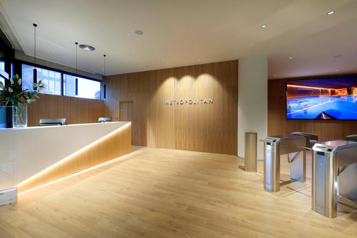 Una televisión o centro de entretenimiento en Hesperia Barcelona Sant Just