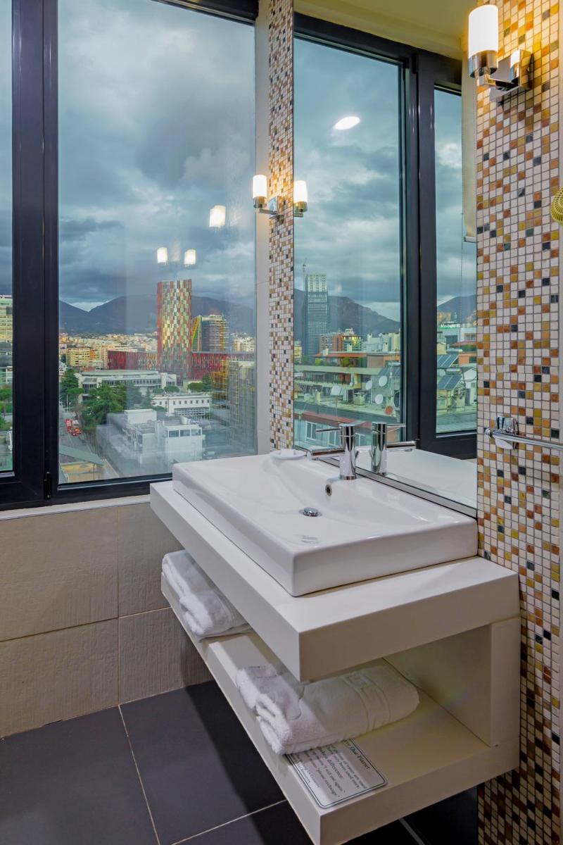La Bohème Hotel - Housity