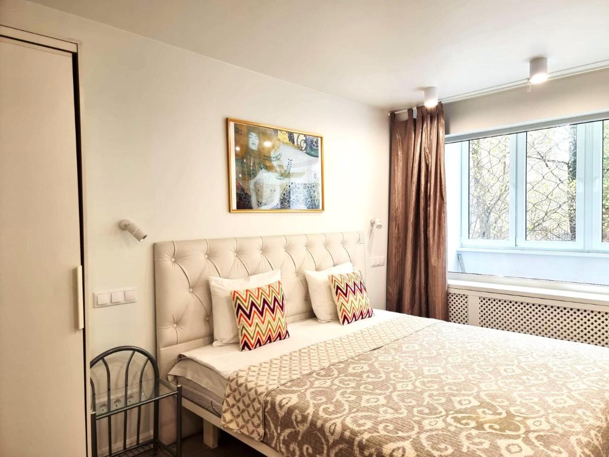 City Inn Riga Apartment, new renovated in Quiet center with balcony with parking - Housity