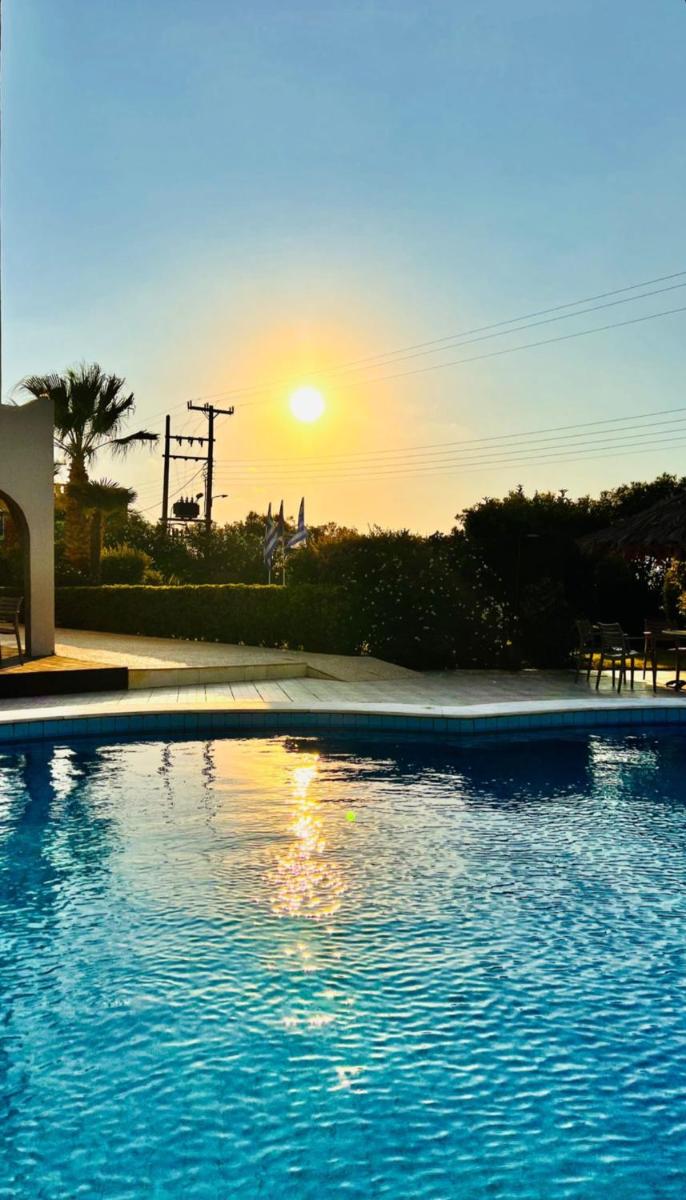 Karteros Hotel - Housity