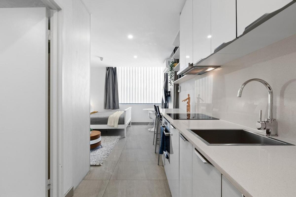 Stylish & Cozy Beach Studio, 5min walk to Bondi Beach - Housity