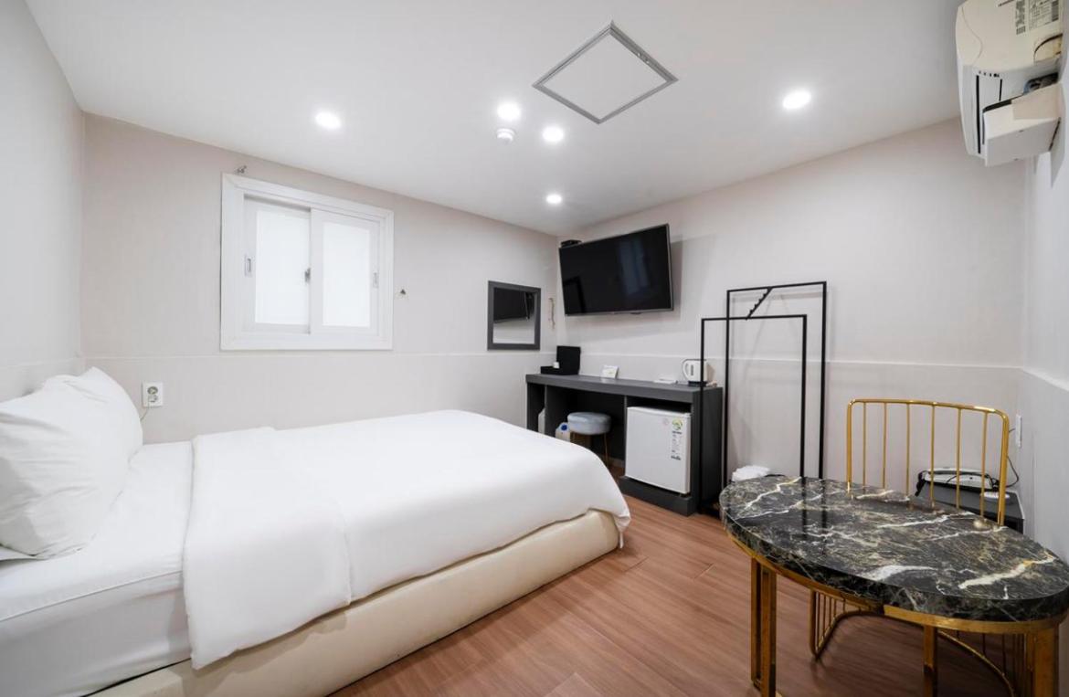 Gwanganli Calm Rest Hotel - Housity