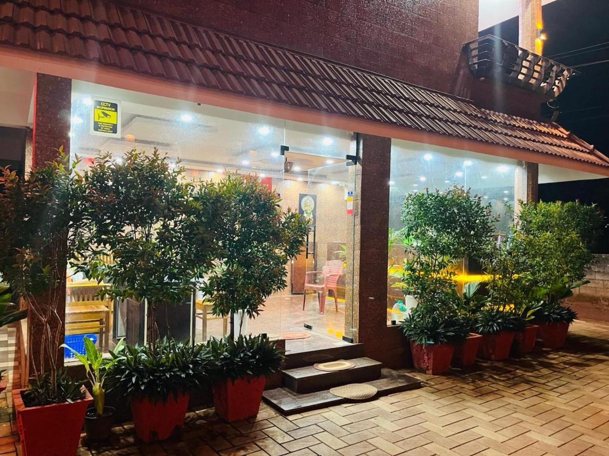 ARONIC beach hotel - Housity