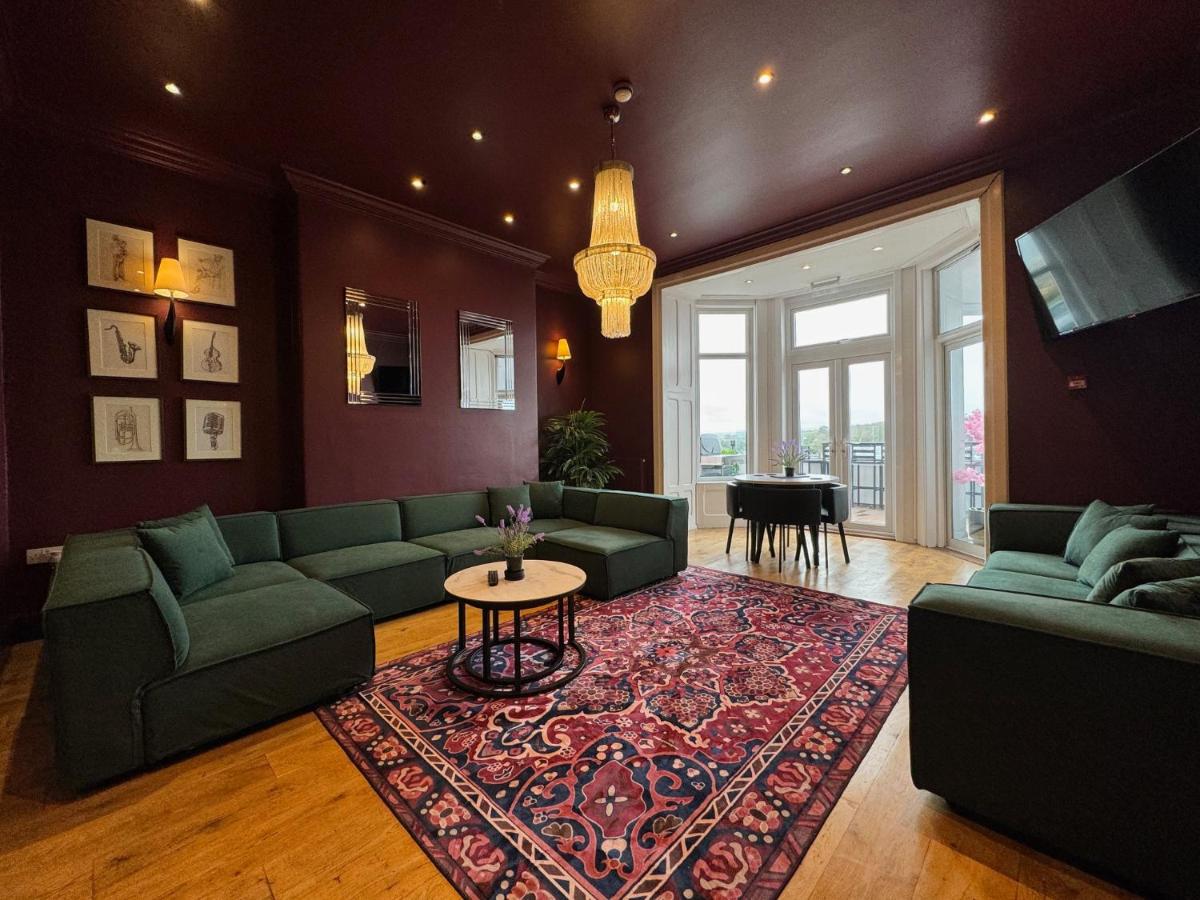 Atlantic House, Spectacular beach front luxury house, sleeps 22+ - Housity