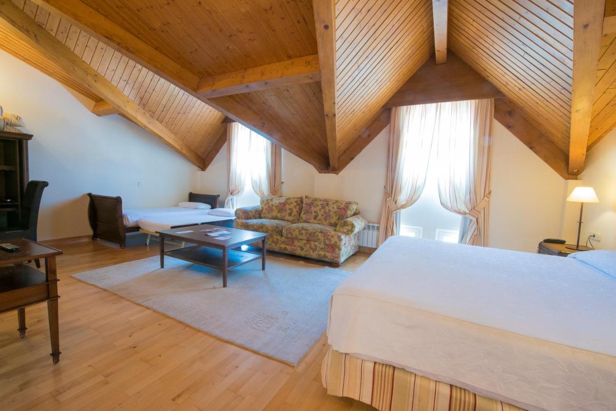 Cama o camas de una habitación en Hotel Silken Villa de Laguardia
