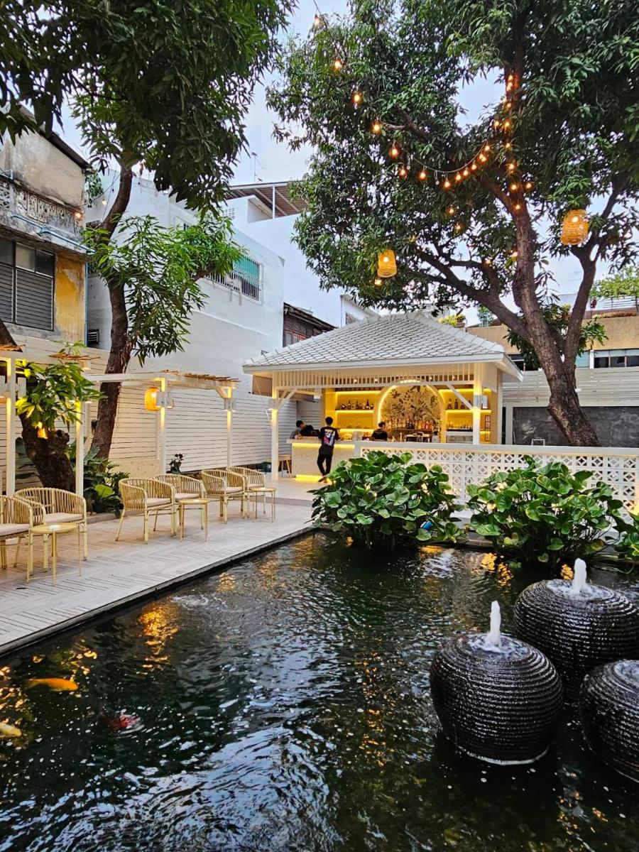 Feung Nakorn Balcony Rooms and Cafe - Housity
