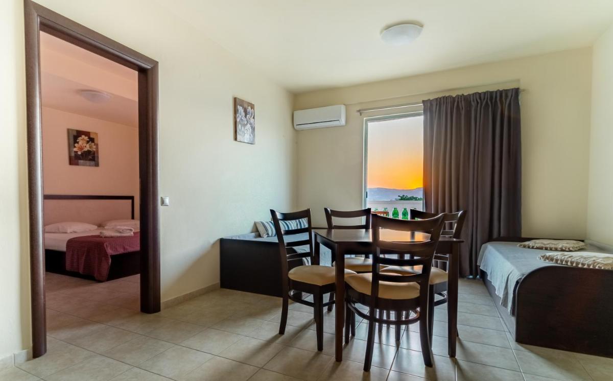 Golden Rose Suites - Housity