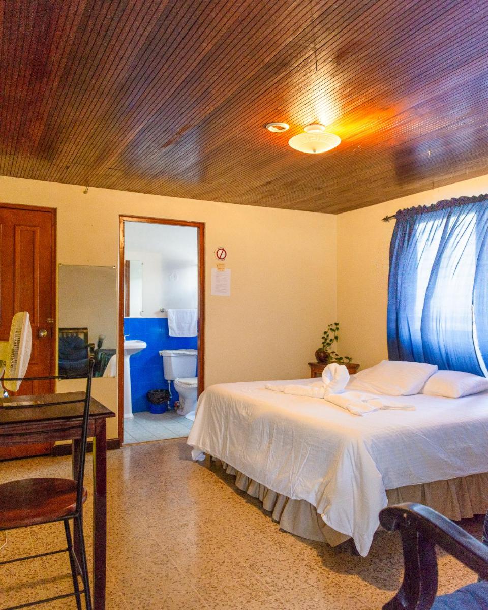 Hostal La Buena Onda - Housity