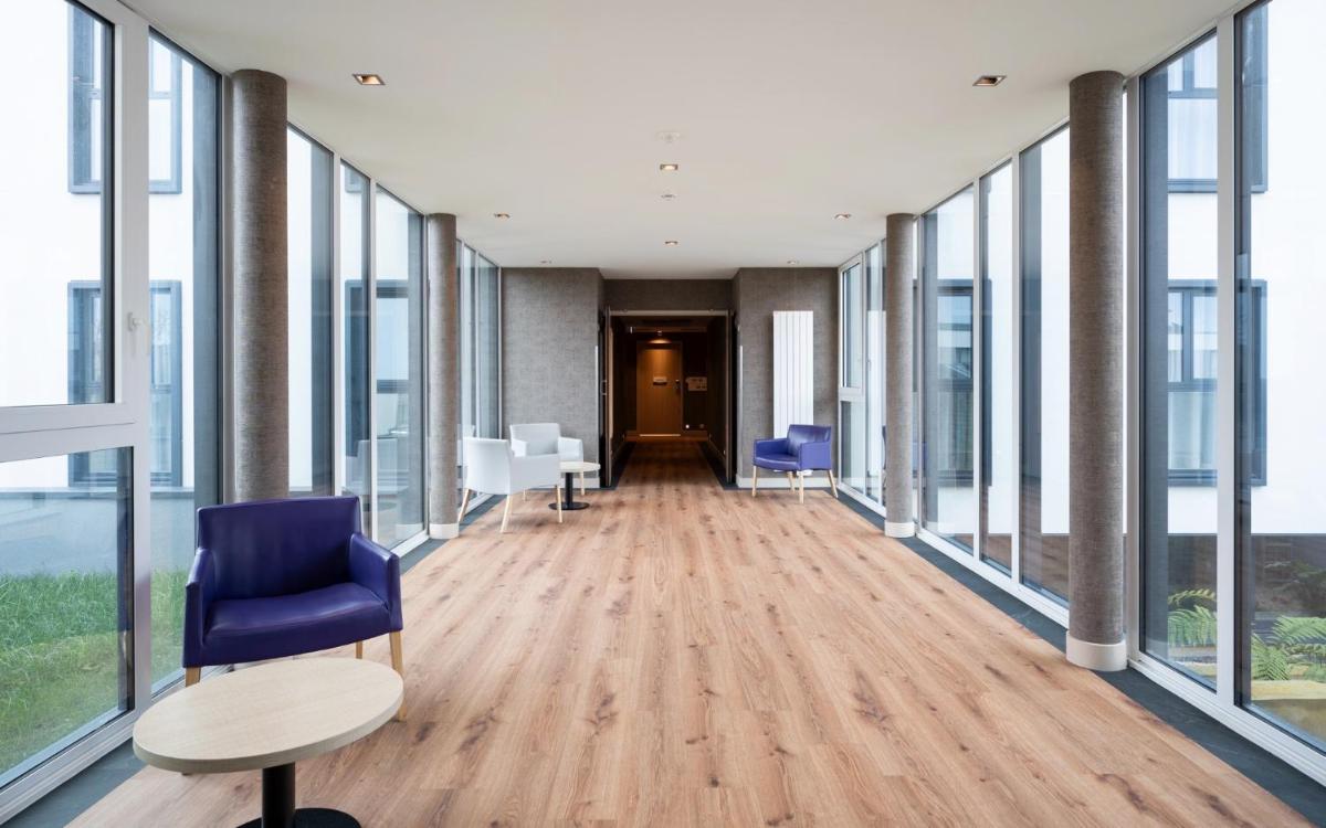 Coin salon dans l'établissement Kyriad Prestige Saint-Malo