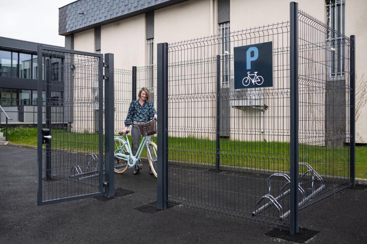 Vélo sur le terrain de l'établissement Kyriad Prestige Saint-Malo ou dans les environs