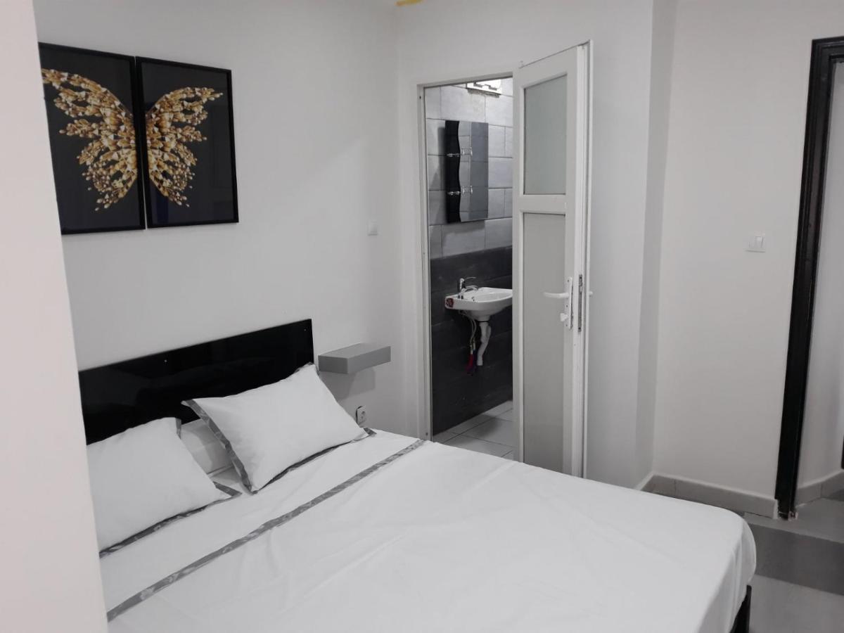 Suitetrails - Immeuble Thala Tigzirt appart 90m avec 2h de piscine privée