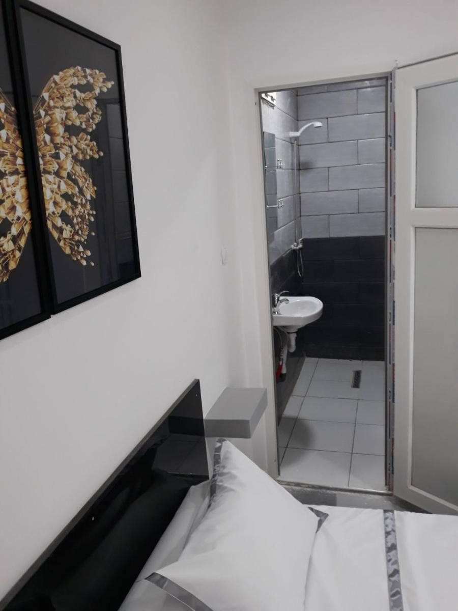 Suitetrails - Immeuble Thala Tigzirt appart 90m avec 2h de piscine privée